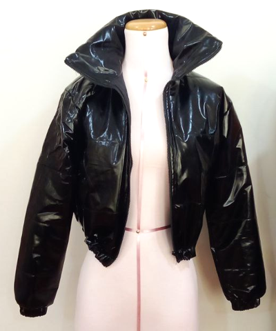 Puffer negro brillante para dama